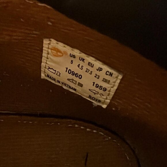 Timberland Big Kids’ Classic 6-Inch Waterproof Boots, Junior Size 5 – Nubuck - Picture 8 of 8